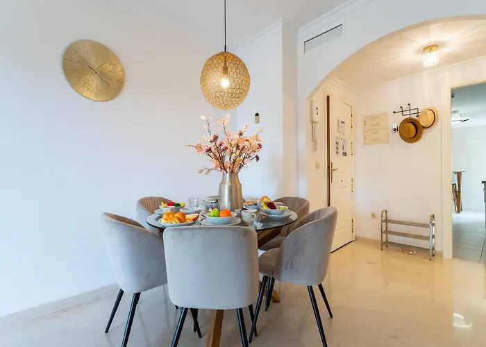 Cosy In Elviria, アパート *